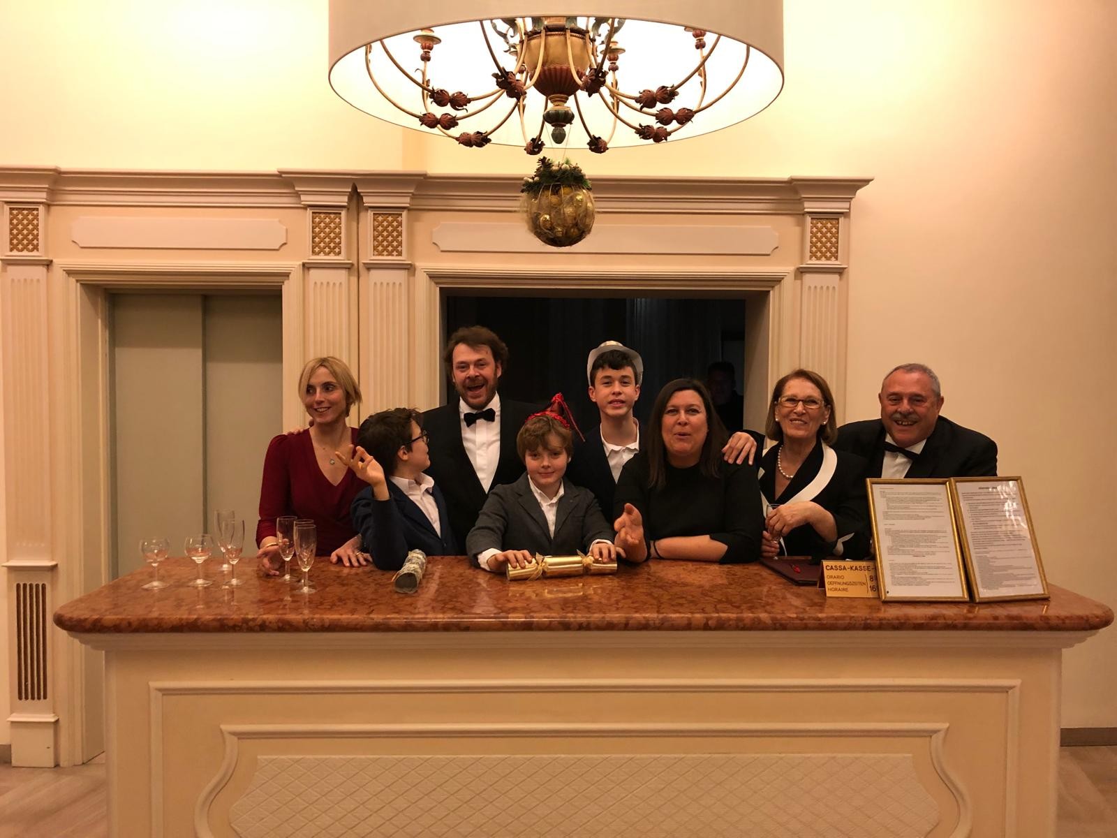 Auf dem Familienfoto sieht man von rechts Giancarlo, Laura, Arianna und ihren Sohn Edoardo sowie Aldo mit Francesca, Giancarlo Jr. und Giacomo, ihren Kindern. Auf dem Familienfoto sieht man von rechts Giancarlo, Laura, Arianna und ihren Sohn Edoardo sowie Aldo mit Francesca, Giancarlo Jr. und Giacomo, ihren Kindern.